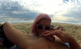 pink-haired-cutie-sucking-off-her-boyfriend-at-the-beach