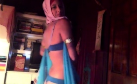 Arab Milf Goddess Flashing Her Sexy Naked Curves On Webcam 